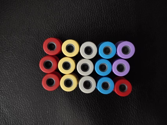 O tubo da coleção do sangue de Vacuum parte o bujão de borracha dos fechamentos da segurança